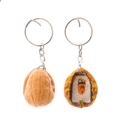 walnoot sleutelhanger frida kahlo wit