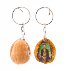 walnoot sleutelhanger frida kahlo zwart